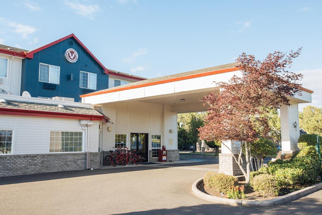 Red Lion Inn & Suites Mcminnville Exterior photo