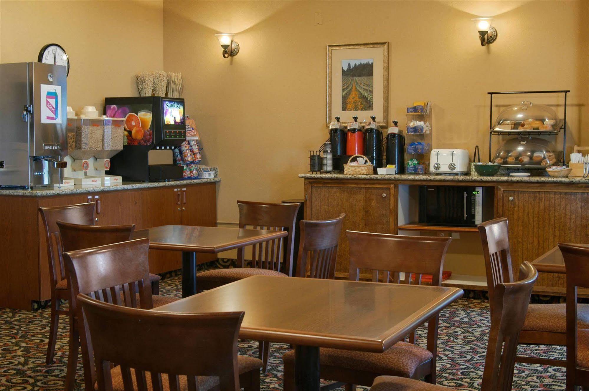 Red Lion Inn & Suites Mcminnville Restaurant photo